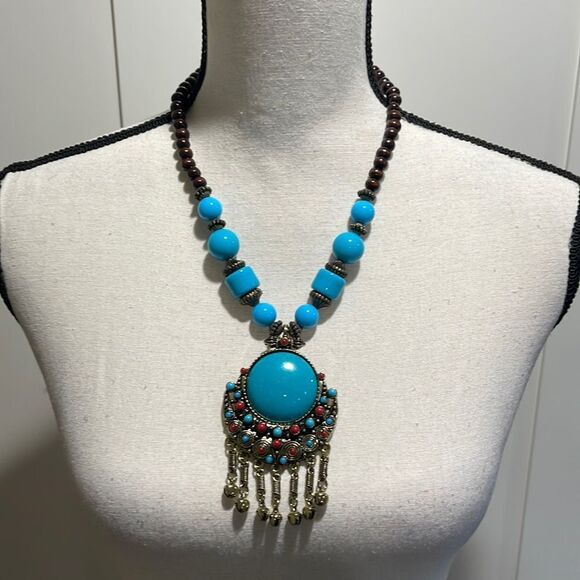 Brand New!! Turquoise beaded statement necklace - Picture 1 of 5